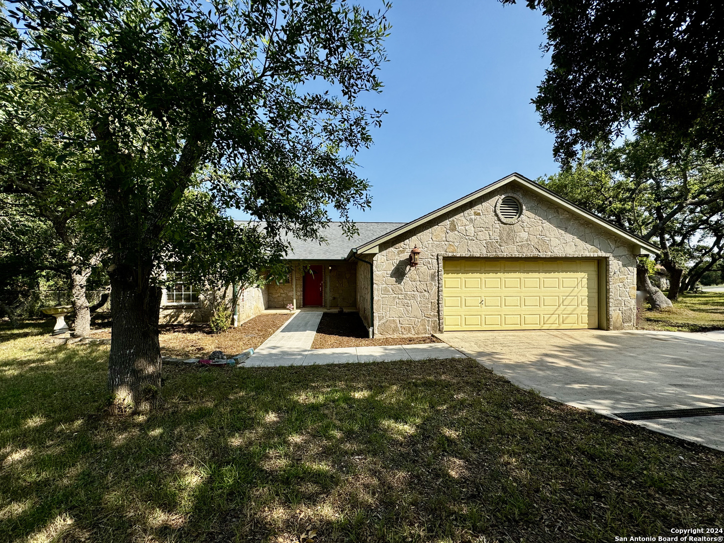 Property Photo: 740 Deer Cross Ln TX 78260
