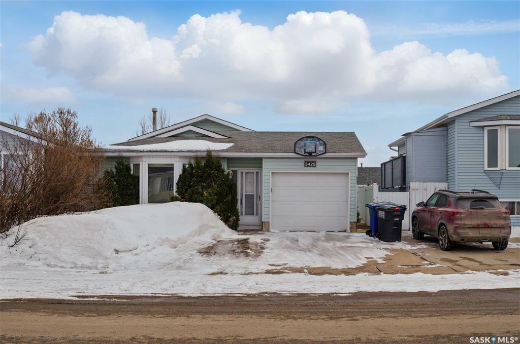 Property Photo:  3425 37th Street W  SK S7L 7A6 