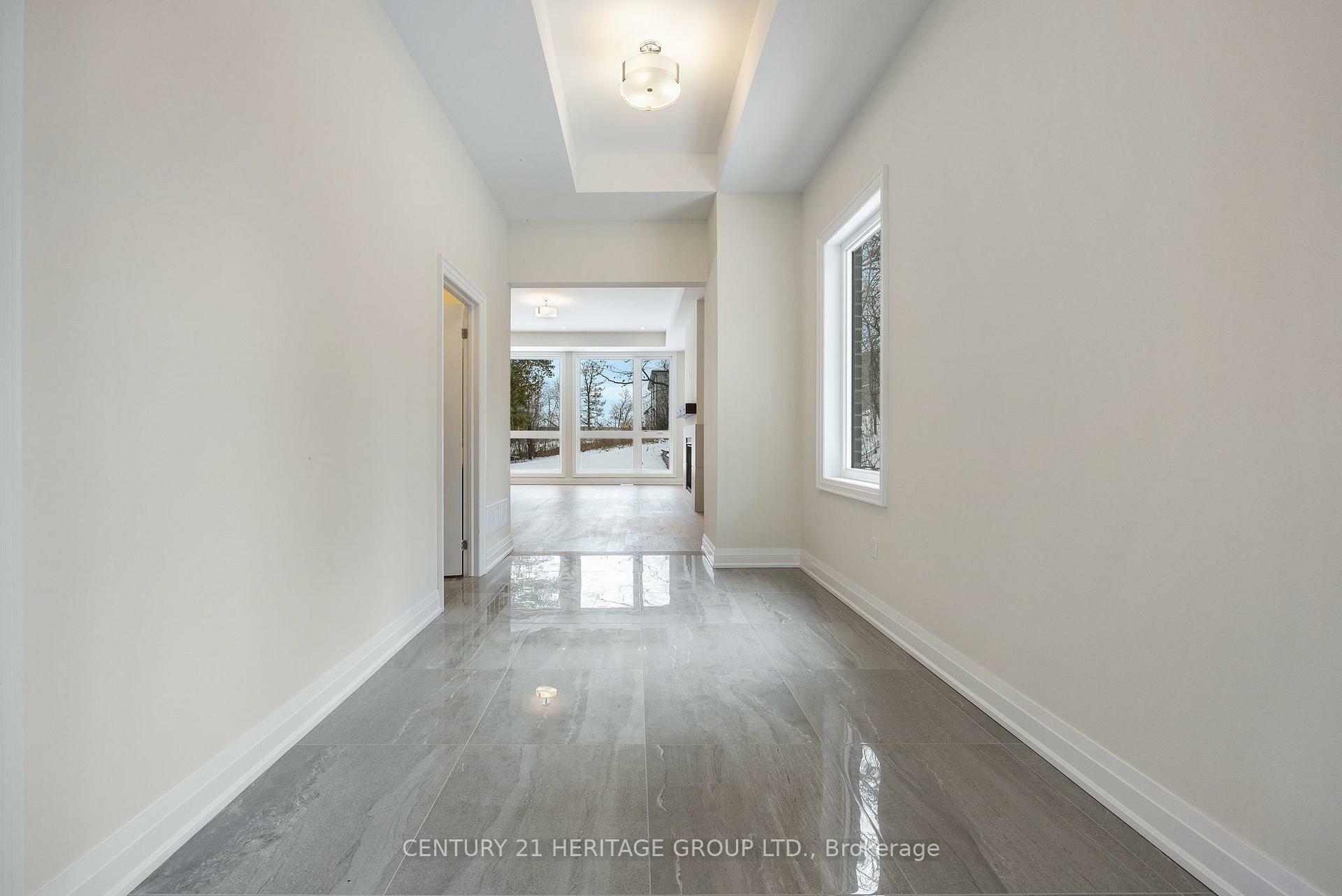 Photo de la propriété: 159 Snively Street ON L4E 3E9