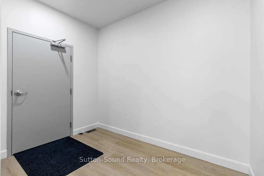 Property Photo: 535 Isaac Street 203 ON N0H 2T0
