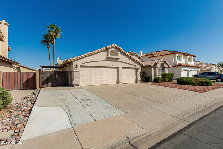 Property Photo:  654 W Natal Circle  AZ 85210 