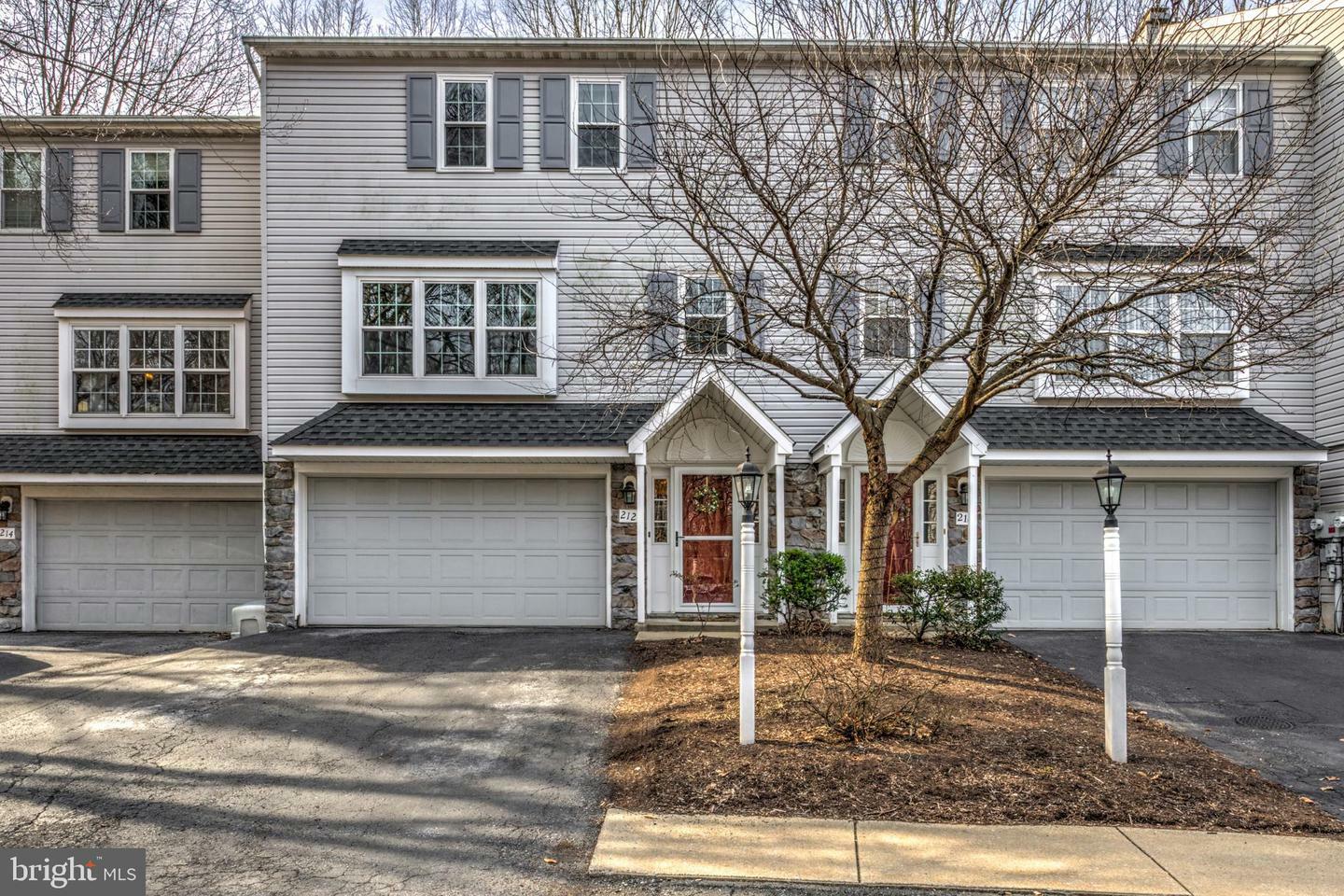 212 Topland Drive  Lancaster PA 17601 photo