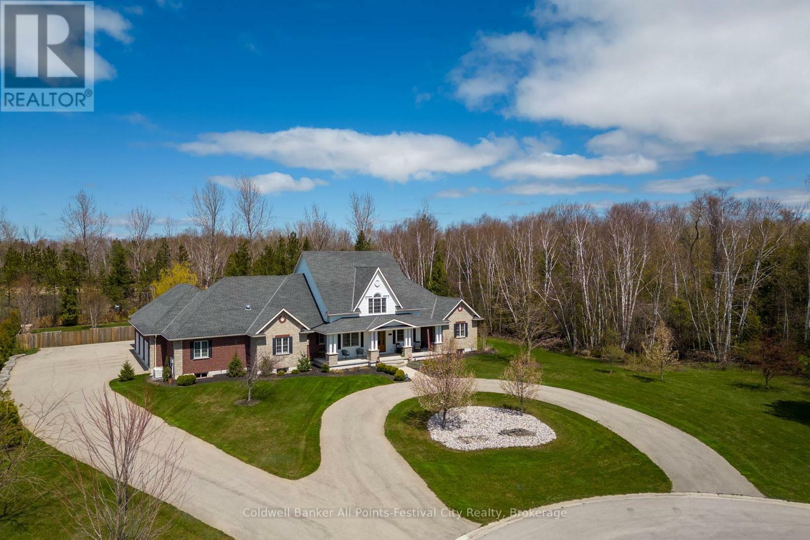 Property Photo: 17 Fawn Creek Lane ON N0M 1G0