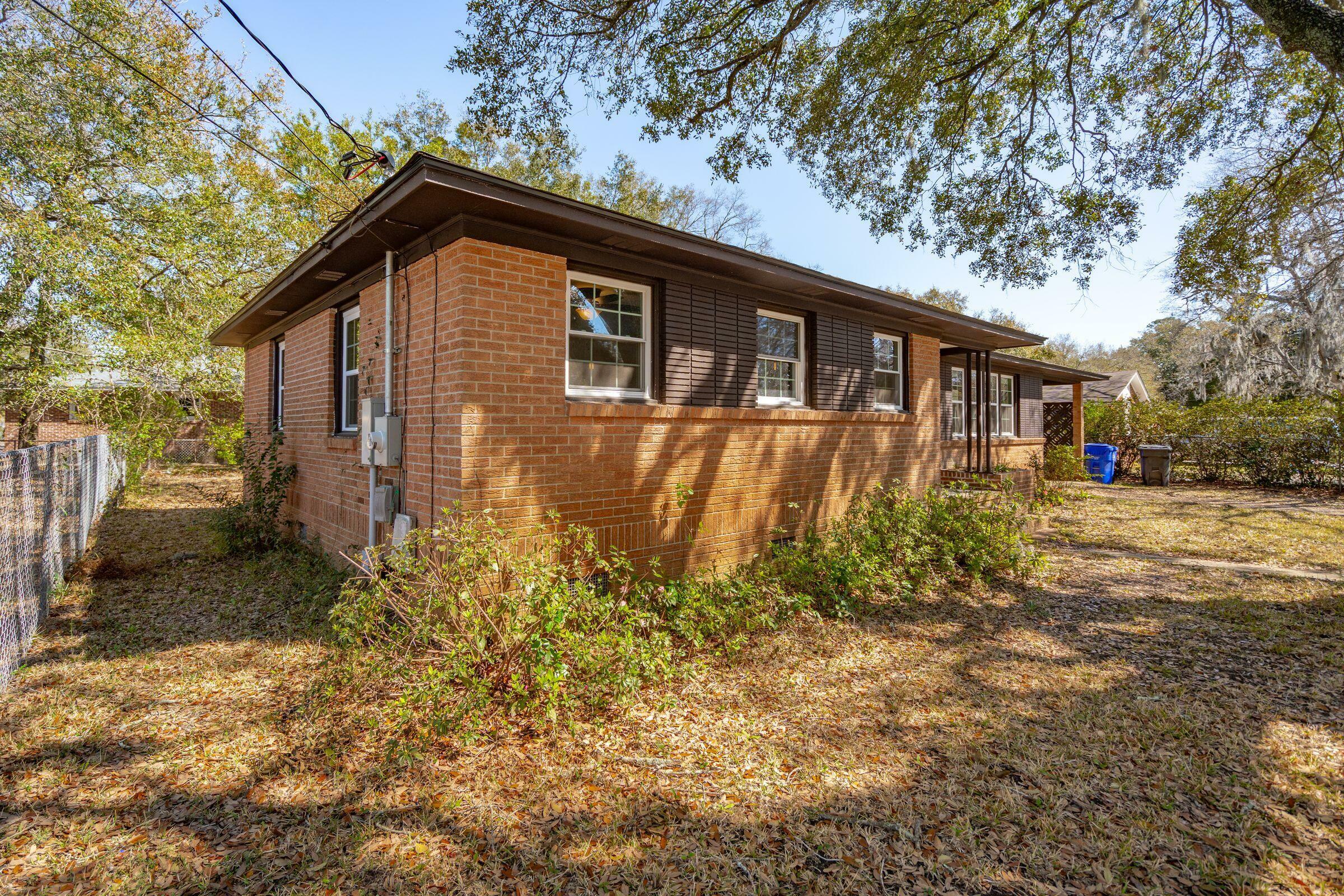 Property Photo:  5520 Gale Street  SC 29406 