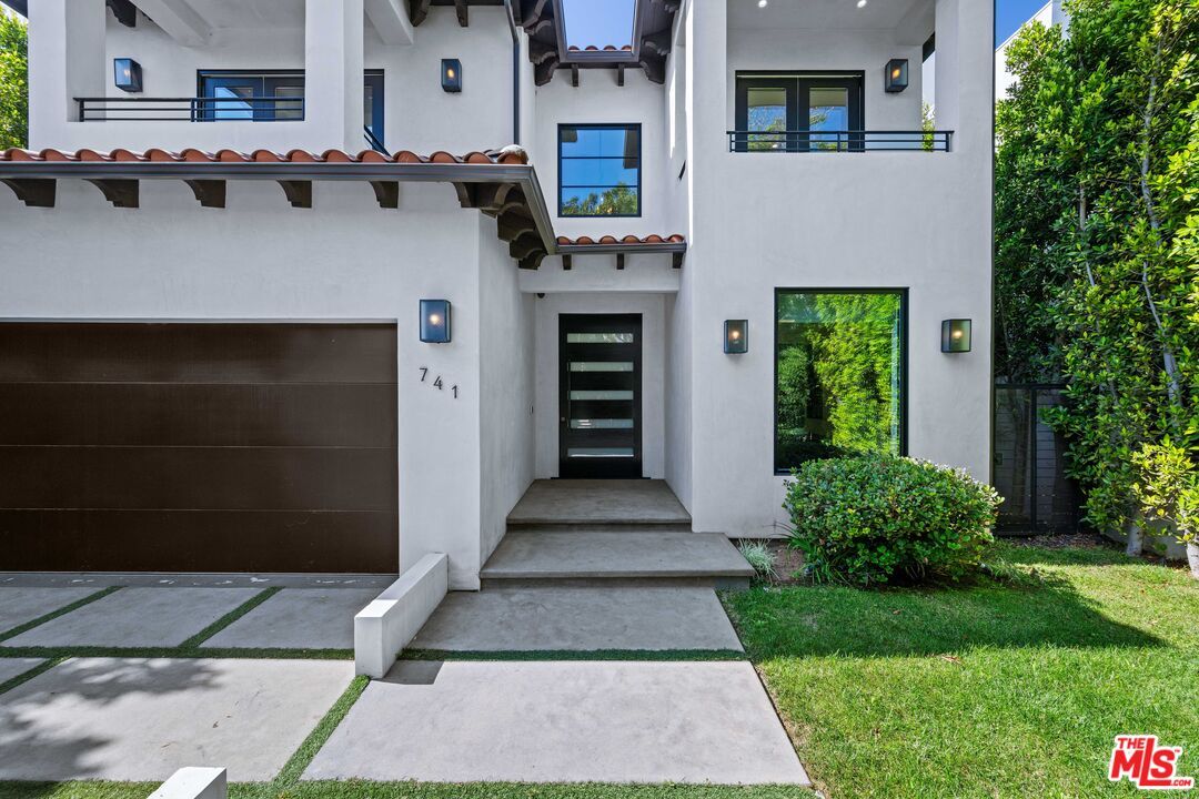 Property Photo: 741 N Vista St CA 90046