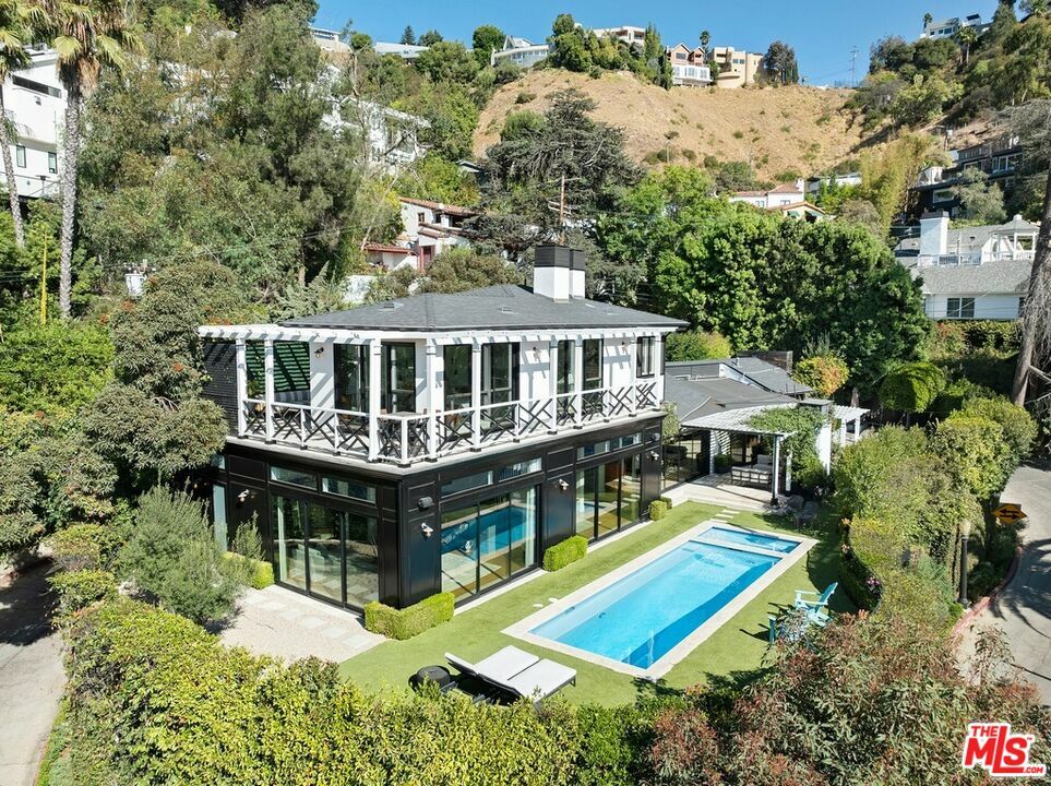 Property Photo: 1640 N Kings Rd CA 90069
