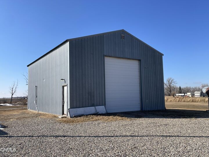 Property Photo:  85 Elevator Road  ND 58421 
