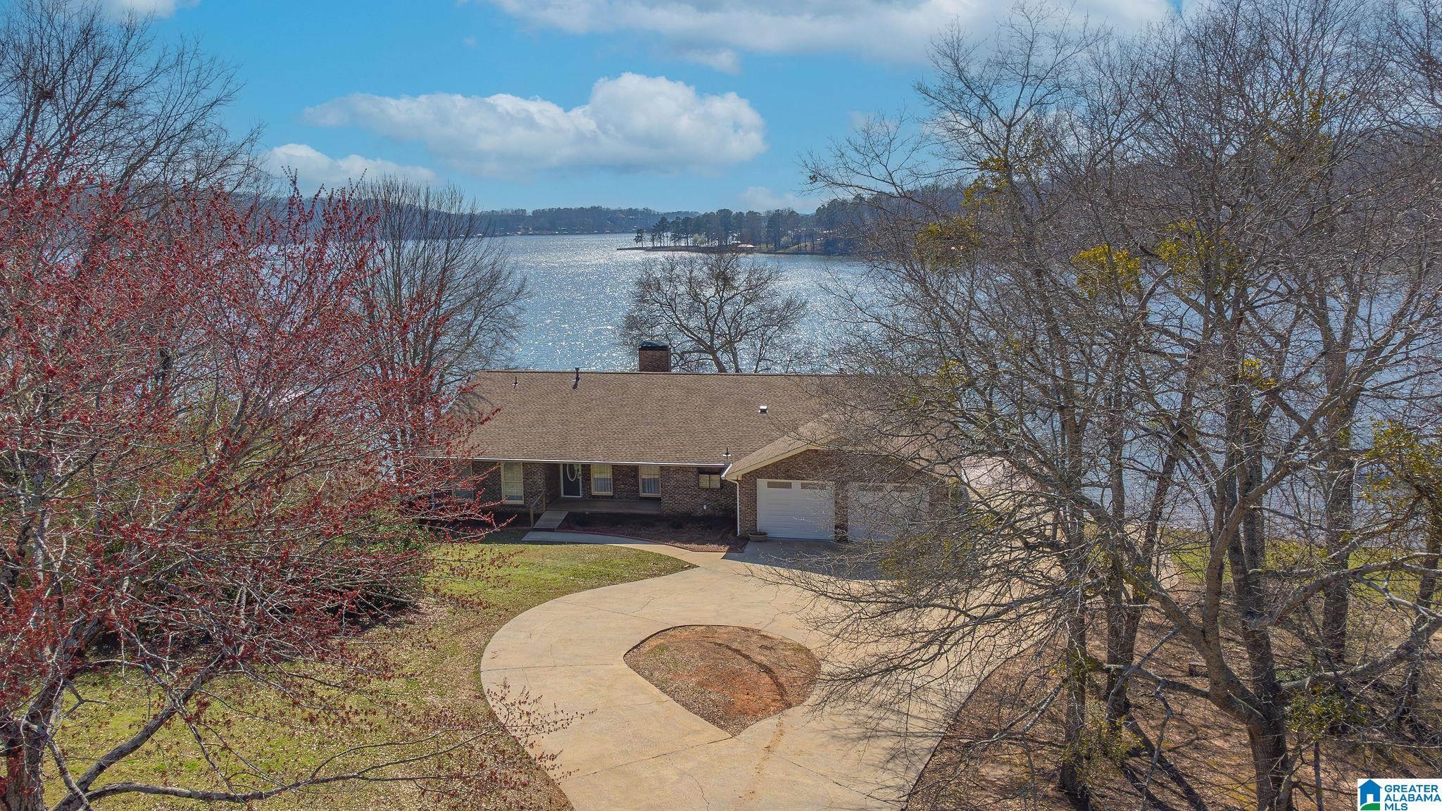 Property Photo:  70 Camelot Lane  AL 35160 