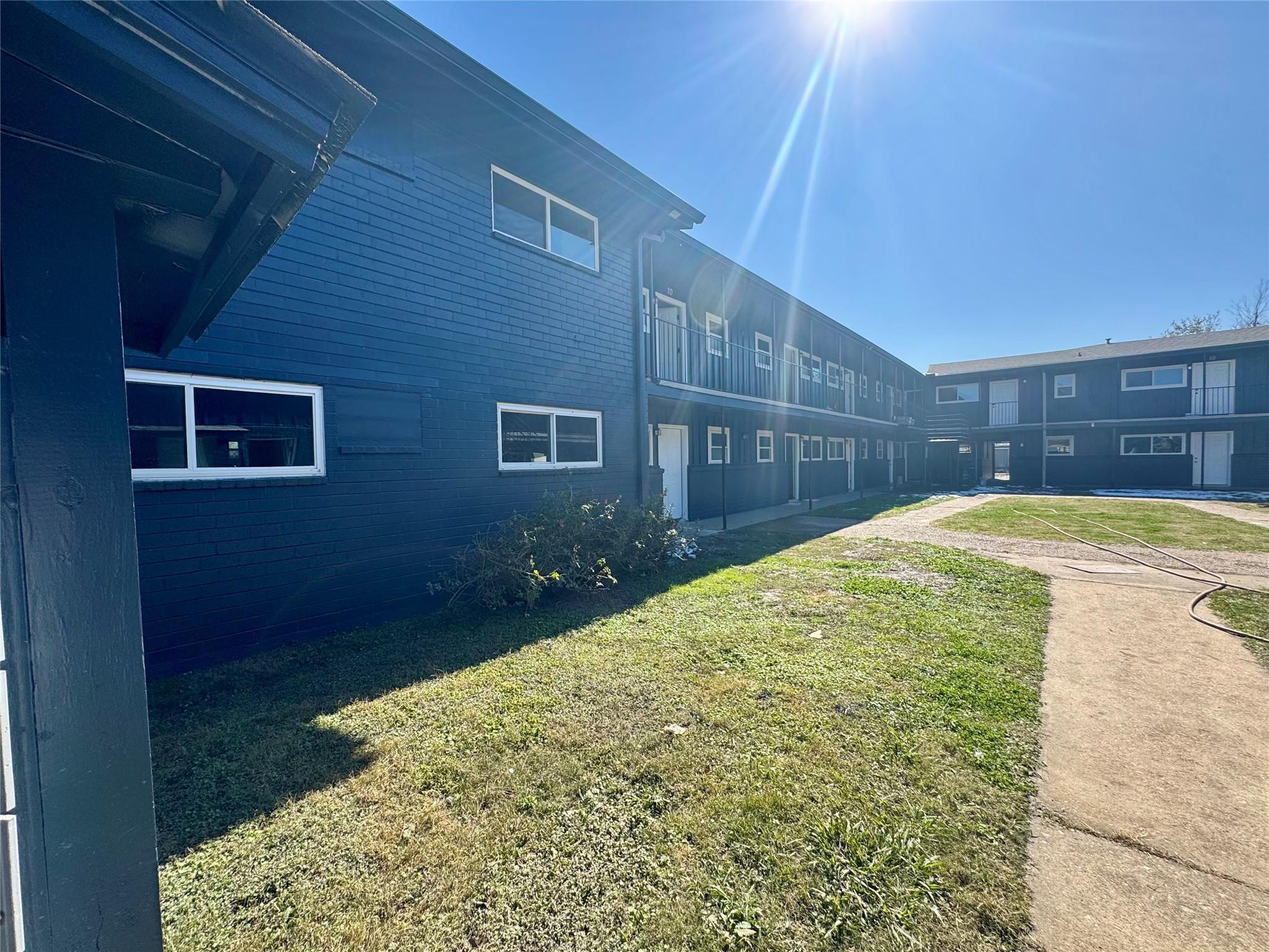 Property Photo: 4706 Yellowstone Boulevard 25 TX 77021