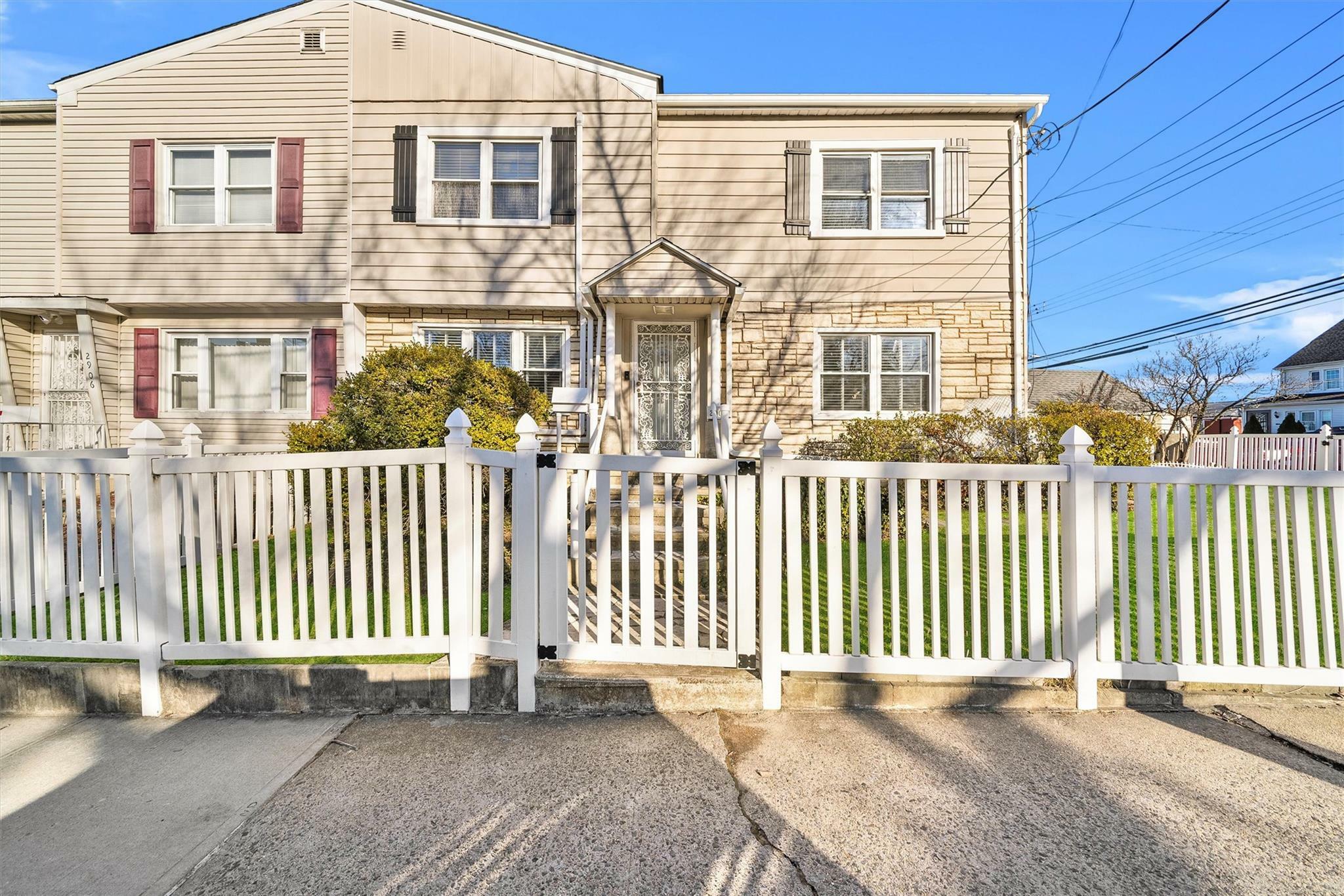 Property Photo:  2904 Yates Avenue  NY 10469 