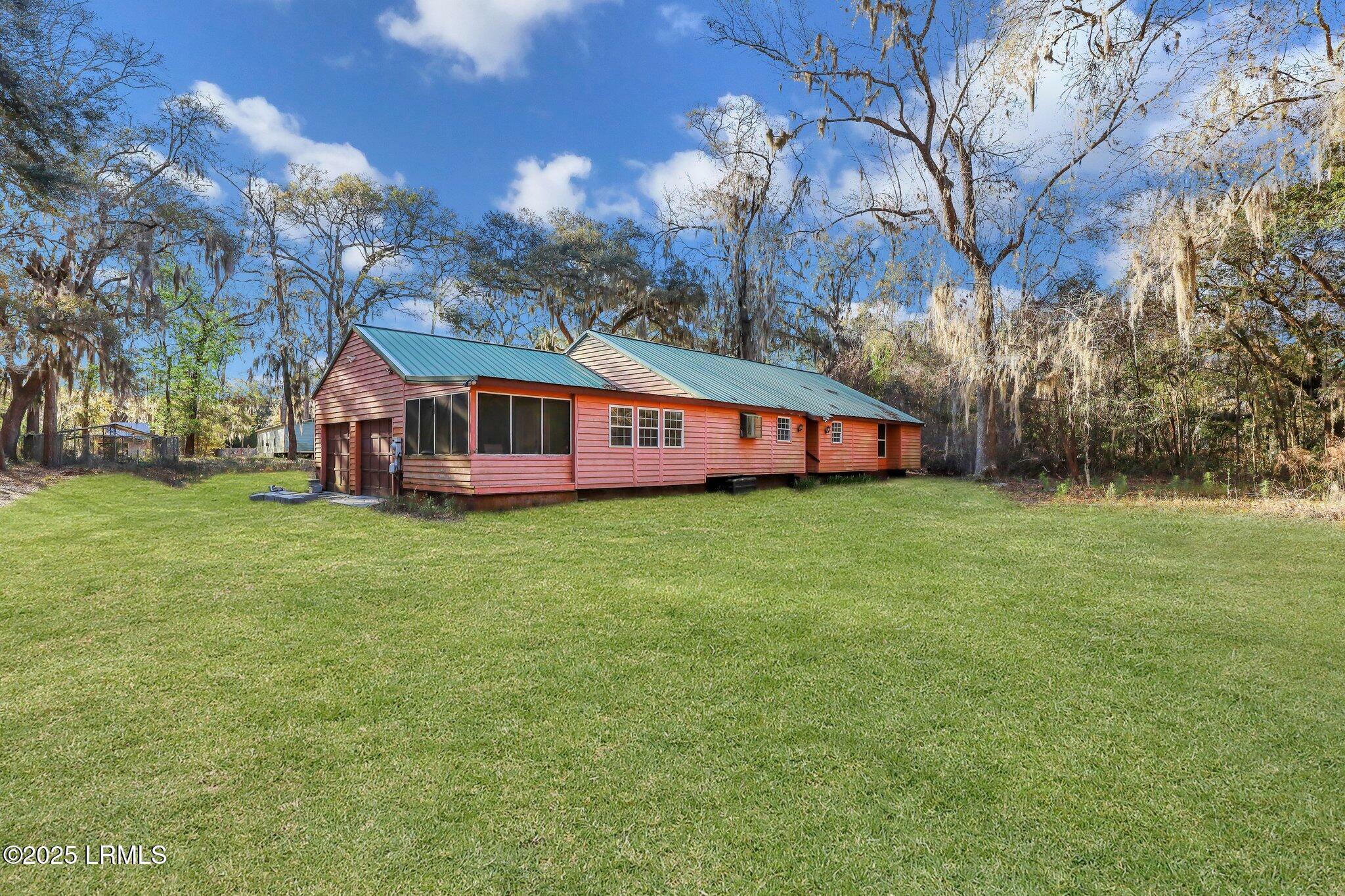 Property Photo: 6 Alumni Road SC 29907