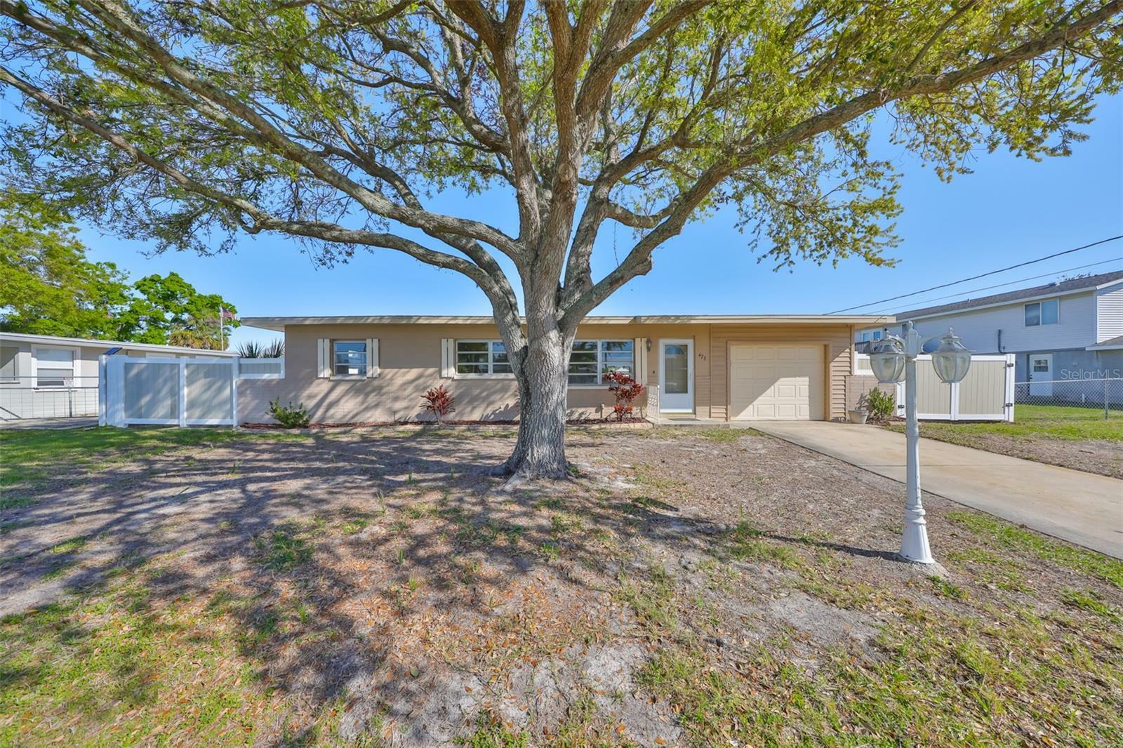 Property Photo:  473 Fairfax Lane  FL 33572 