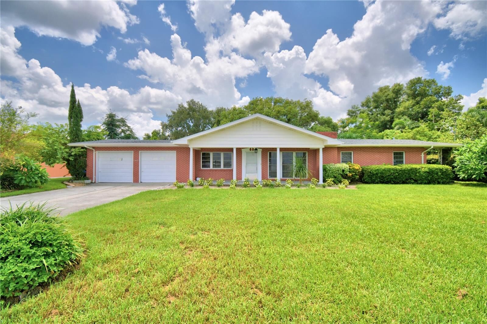 Property Photo: 1475 S Lake Howard Drive FL 33880