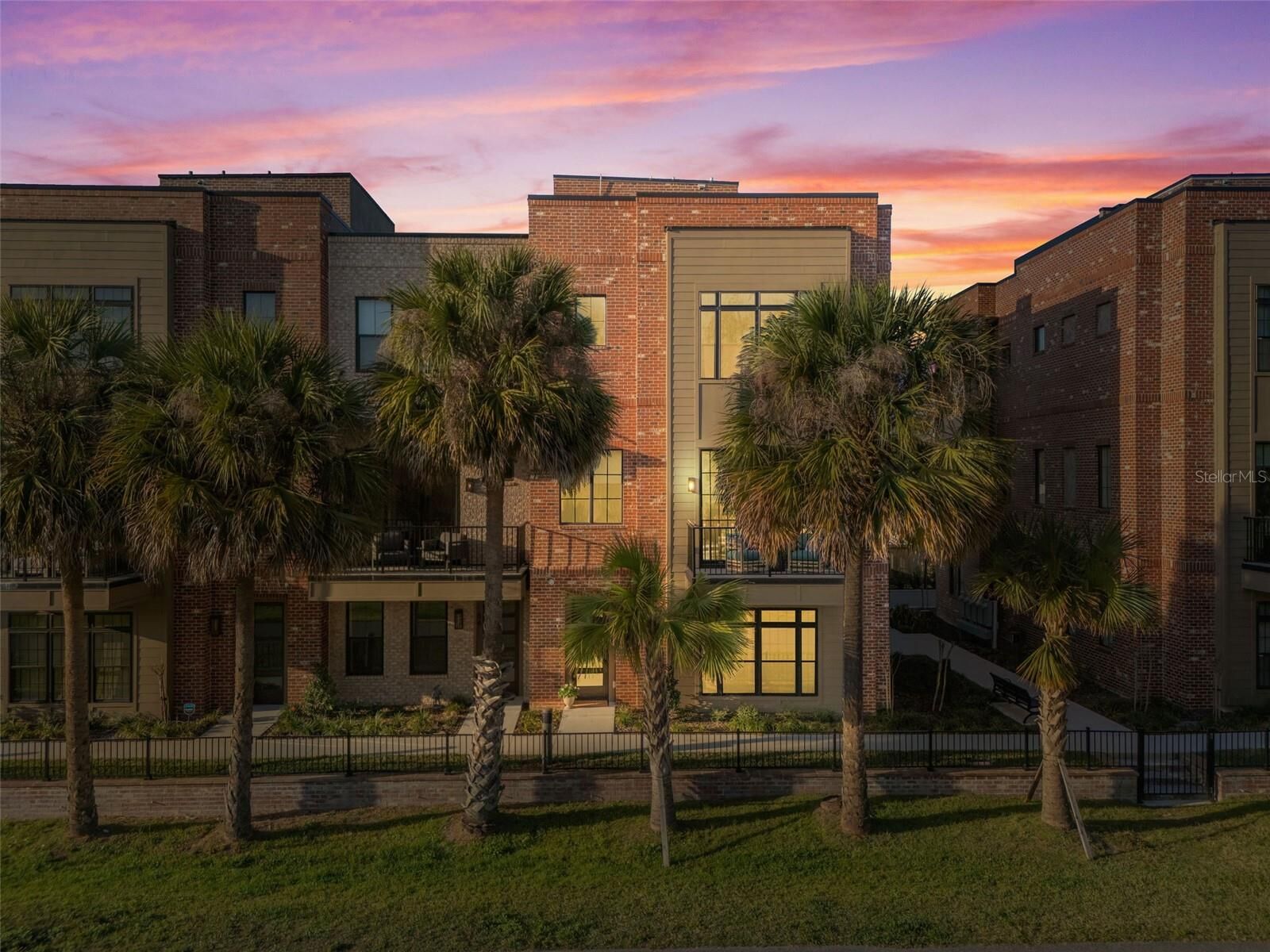 Property Photo: 60 N Park Avenue FL 34787