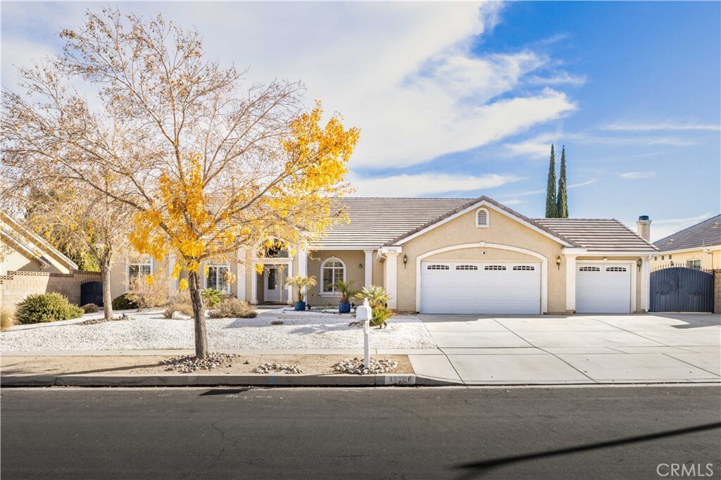 Property Photo: 39766 Golfers Drive CA 93551