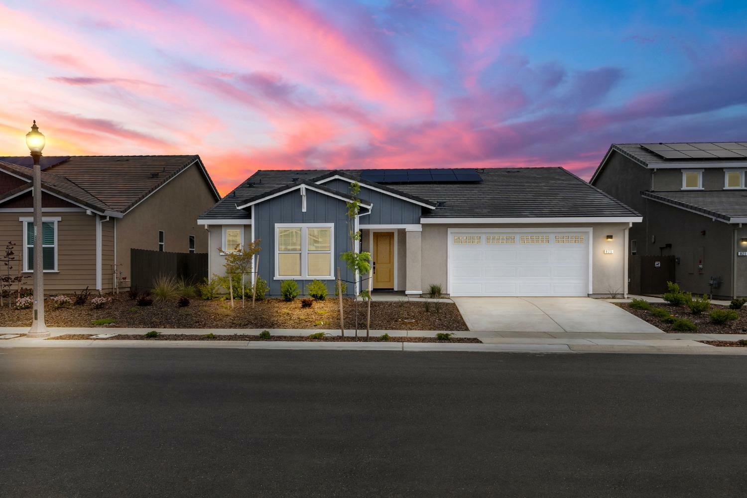 Property Photo: 825 Cross Creek Lane CA 95648