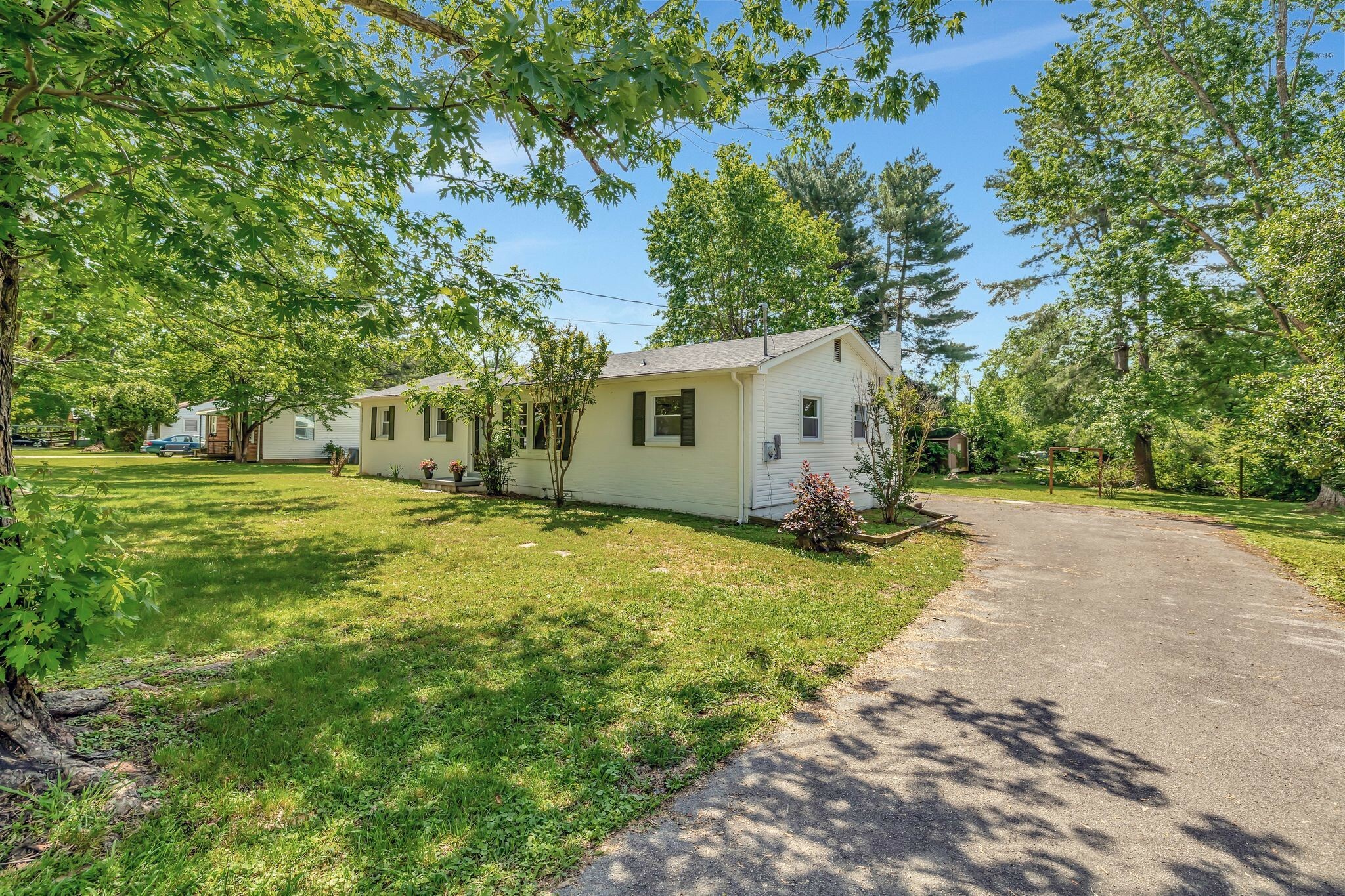 Property Photo: 106 Julian St TN 37110