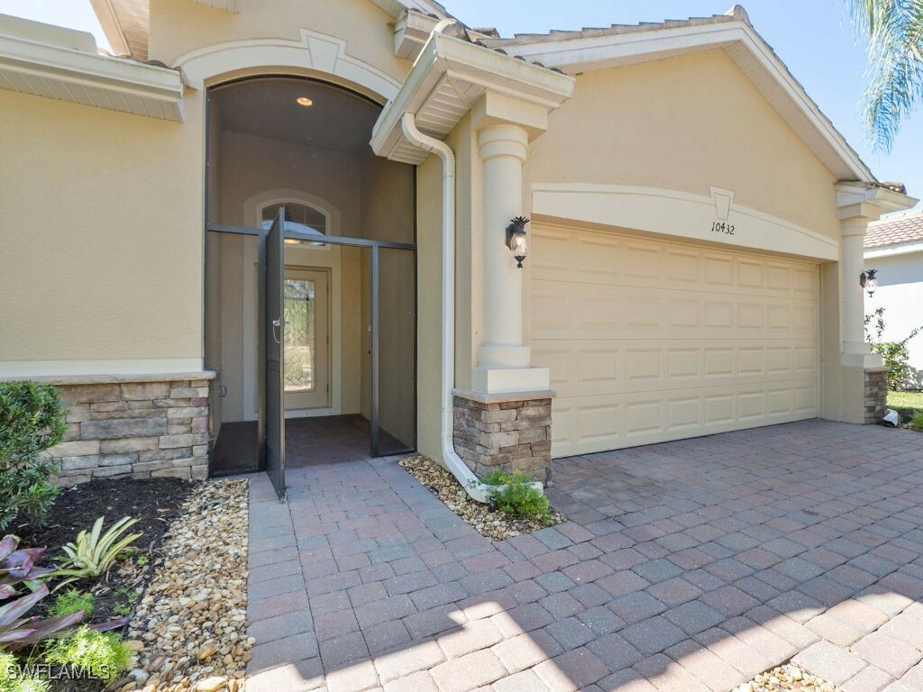 Property Photo: 10432 Yorkstone Drive FL 34135