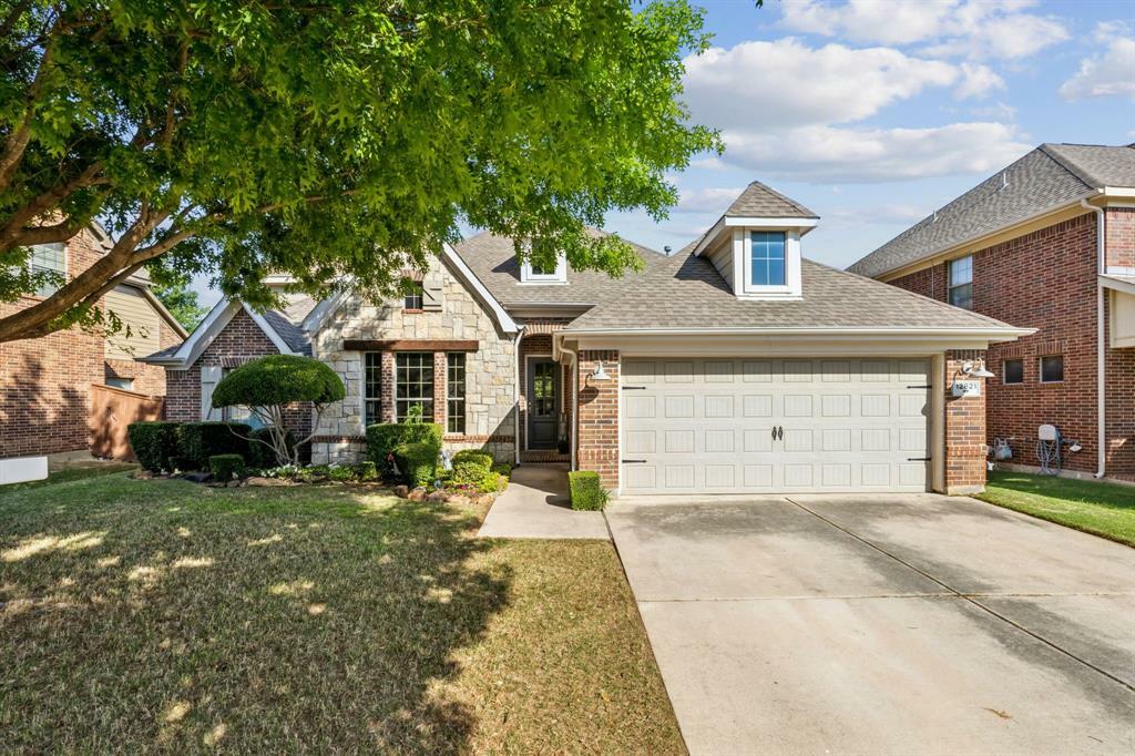 Property Photo: 12821 Gallant Court TX 76244