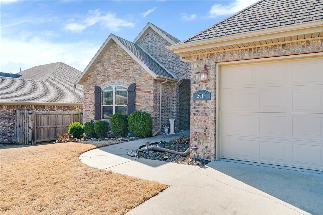 Property Photo: 3017 W Featherock Way AR 72704