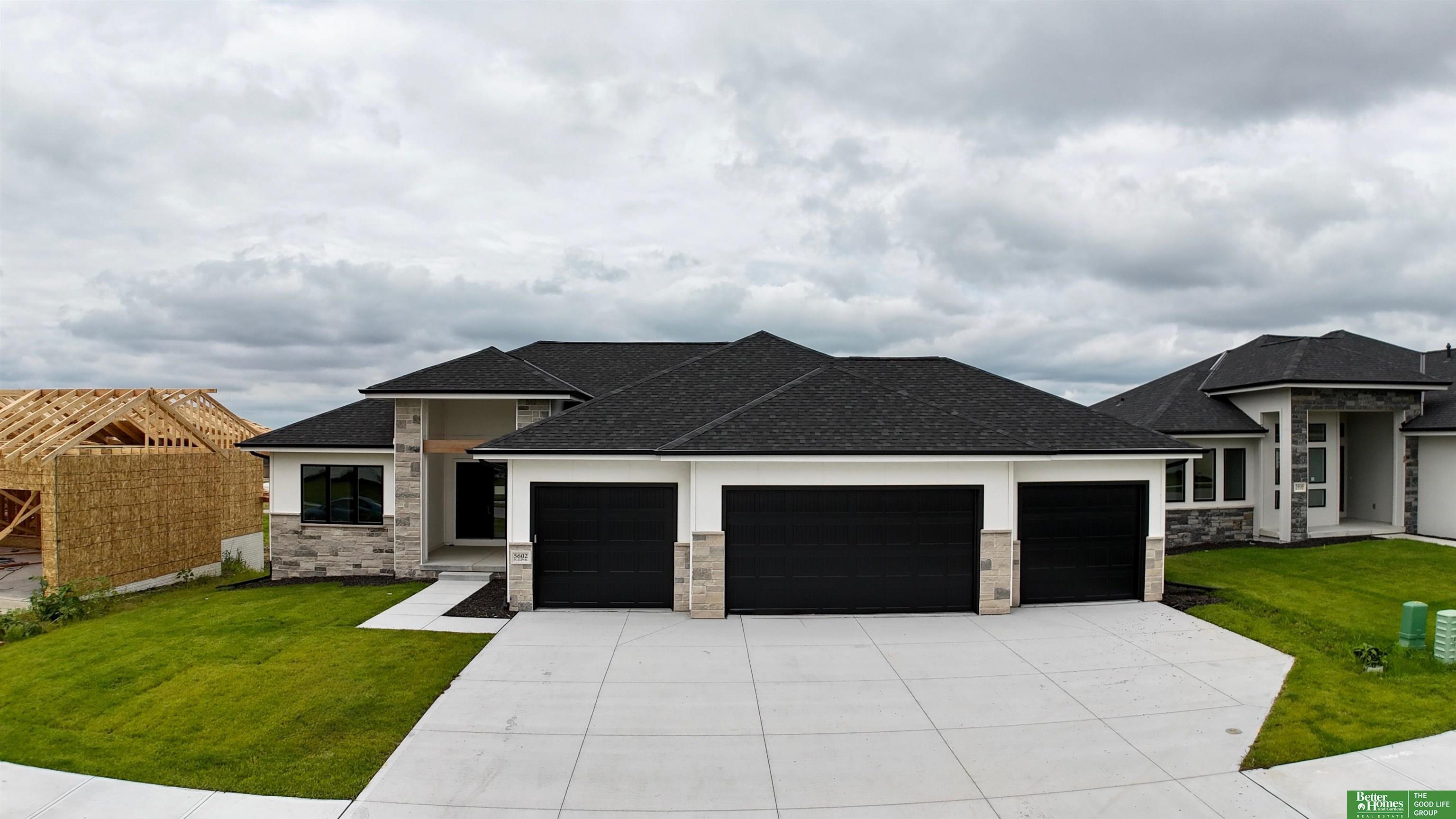 Property Photo:  5432 N 213th Avenue  NE 68022 