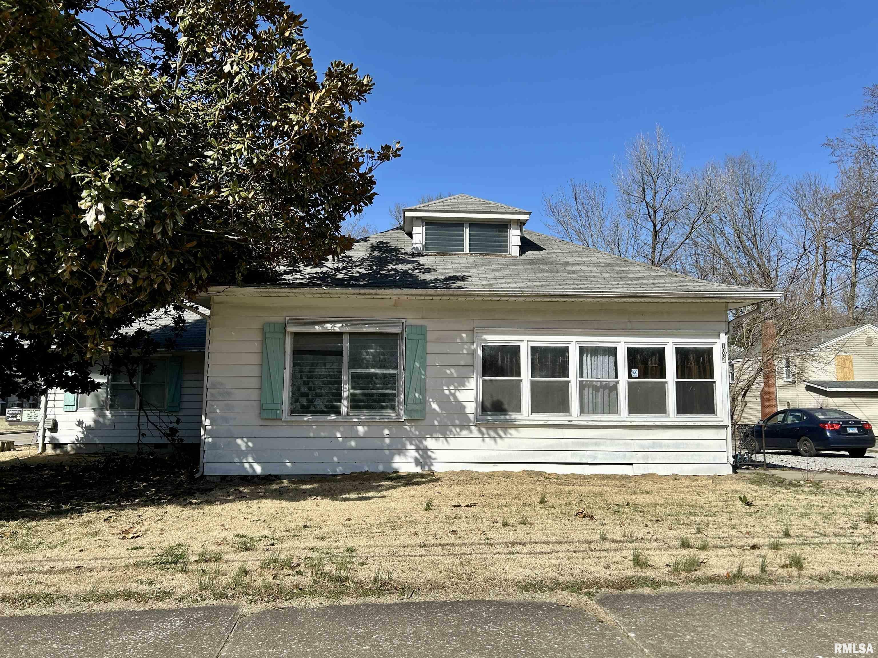 Property Photo: 1004 W Mill Street IL 62901