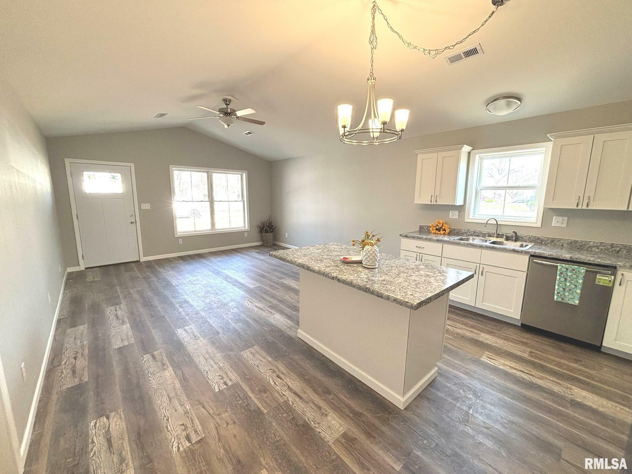 Property Photo: 509 W Warmouth Street IL 62881