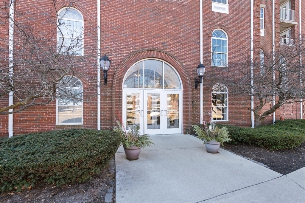 Property Photo: 100 Boatswain'S Way 406 MA 02150