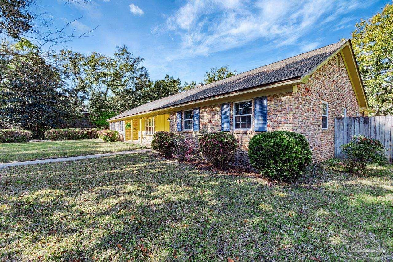 Property Photo: 6311 Alvarado Rd FL 32504