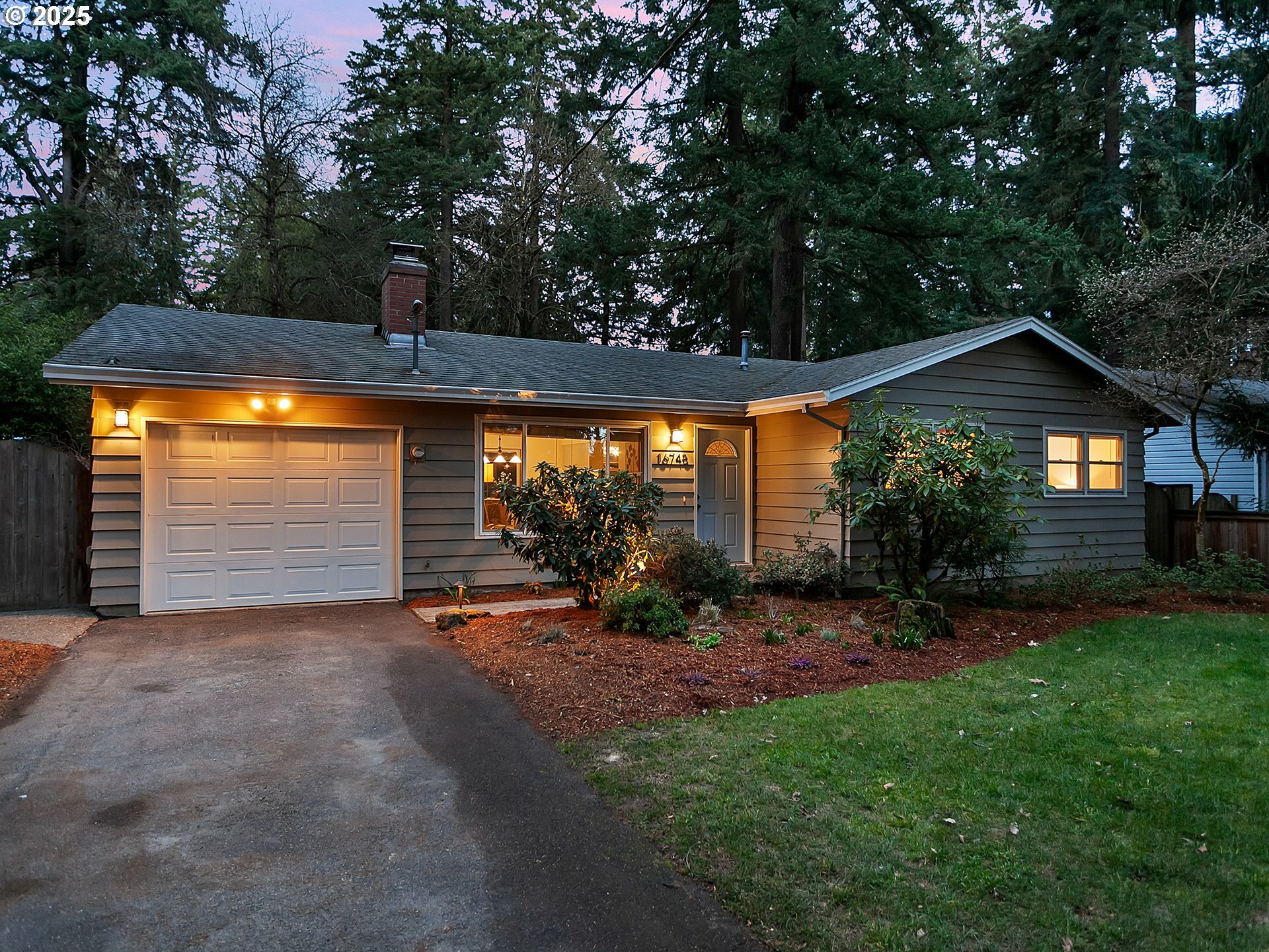 Property Photo:  16748 Lake Forest Blvd  OR 97035 