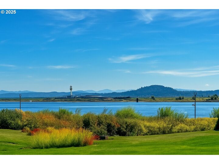 Property Photo:  5421 SE Scenic Ln 101  WA 98661 