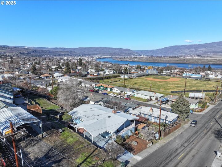 Property Photo:  1509 Quinton St  OR 97058 