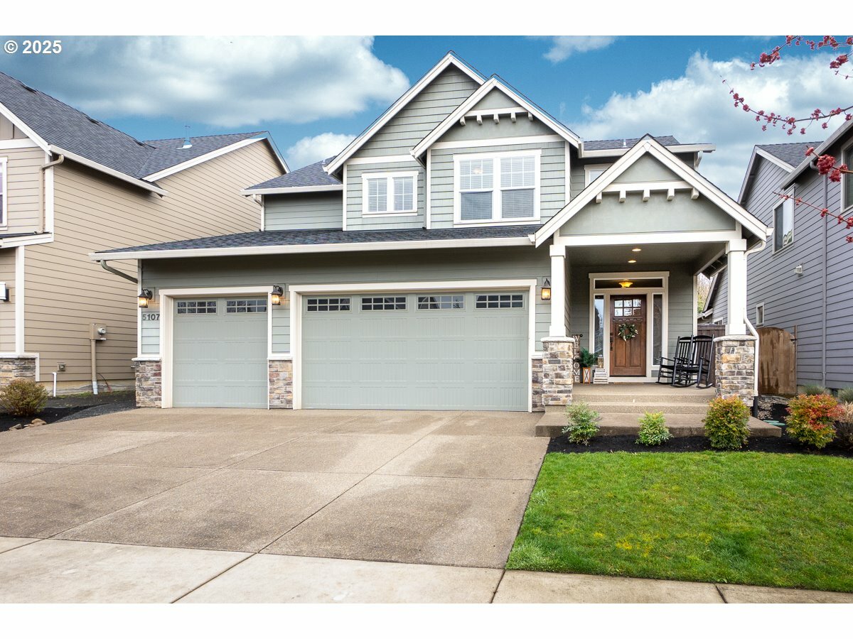 Property Photo: 5107 E Longest Dr OR 97132