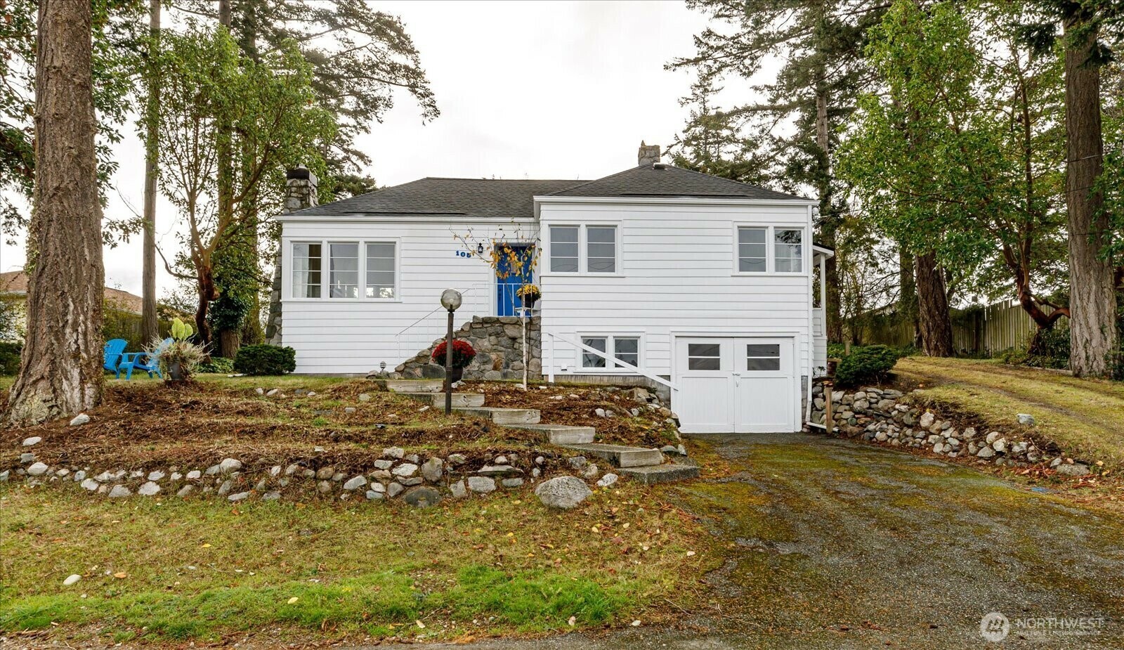 Property Photo:  105 NE 3rd Street  WA 98239 