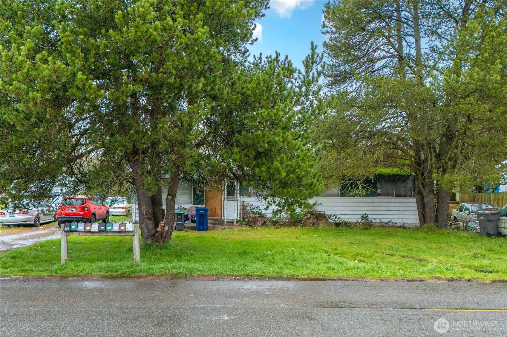 Property Photo:  503  1st Avenue E  WA 98047 