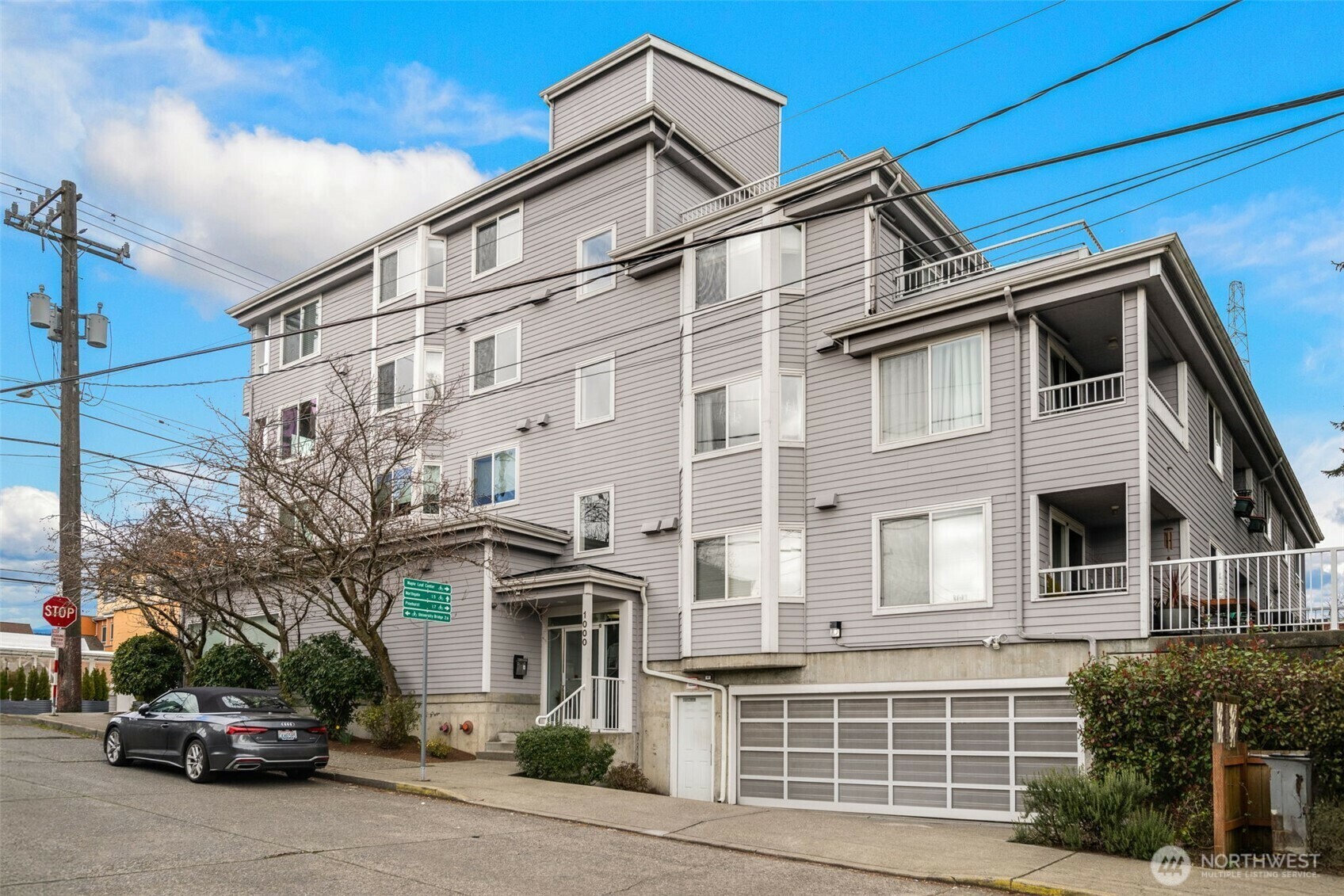 Property Photo:  1000 NE  88th Street 305  WA 98115 