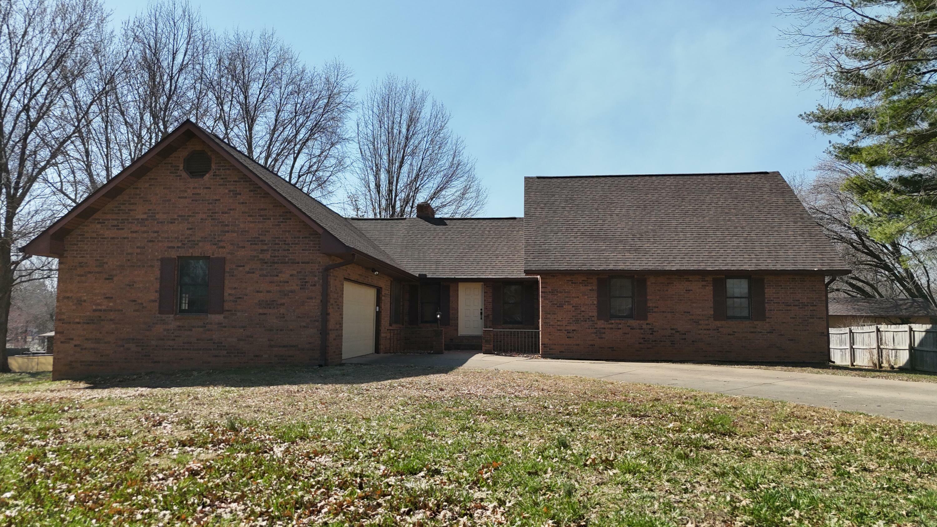 1118 W Northwood Circle  Bolivar MO 65613 photo