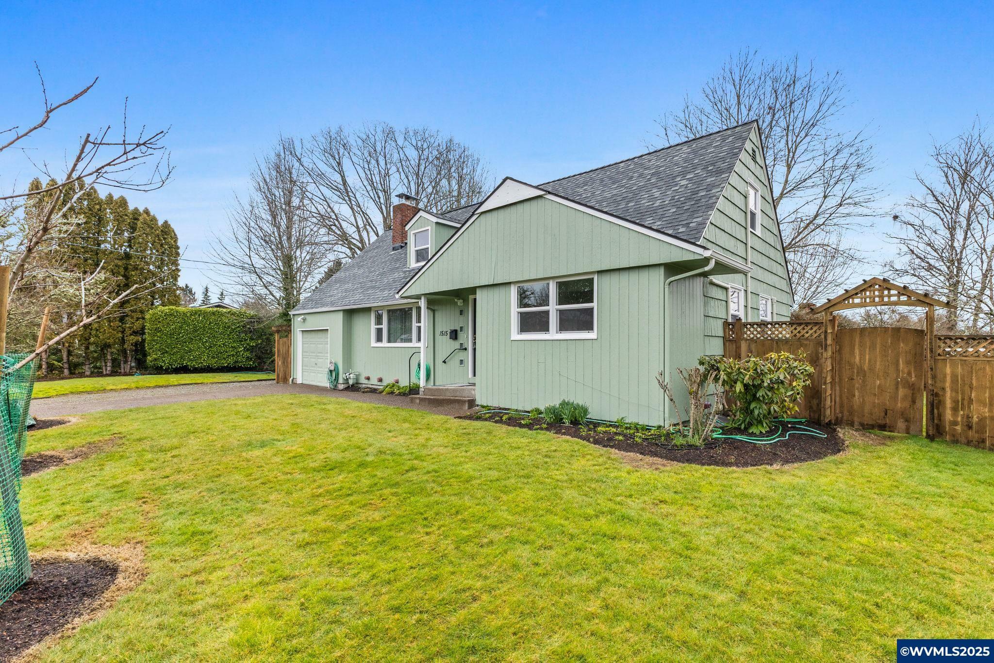 Property Photo: 1515 NW 23rd St OR 97330