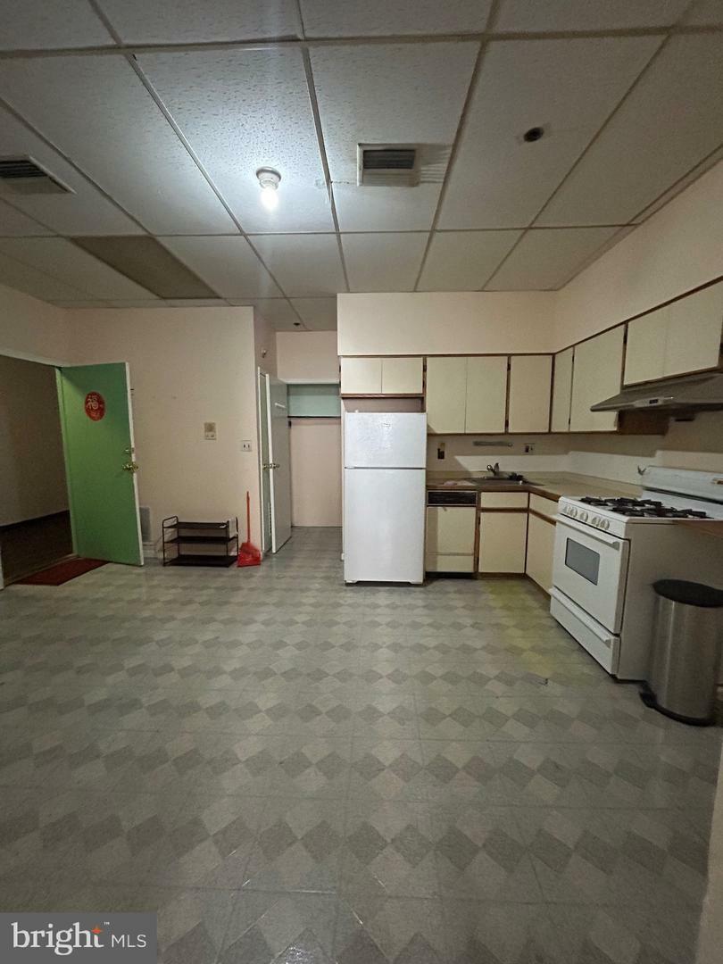 Property Photo: 1009 Arch Street 4B PA 19107