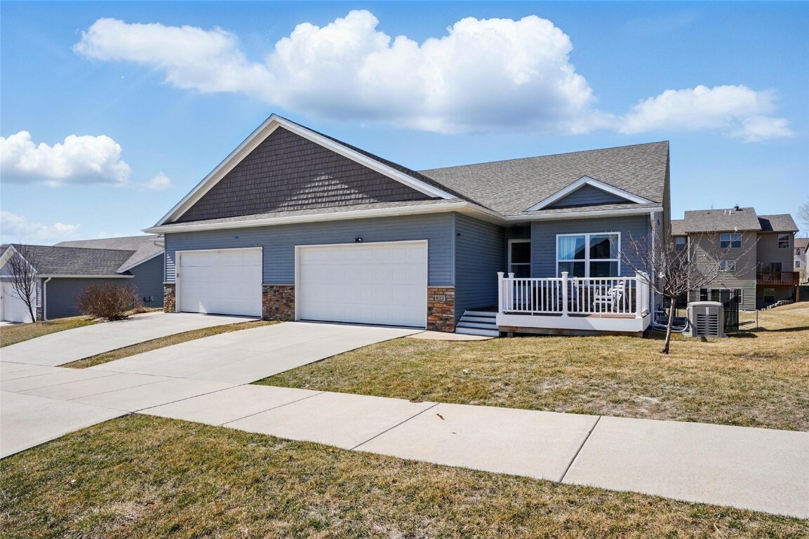 Property Photo: 623 Croell Avenue IA 52340