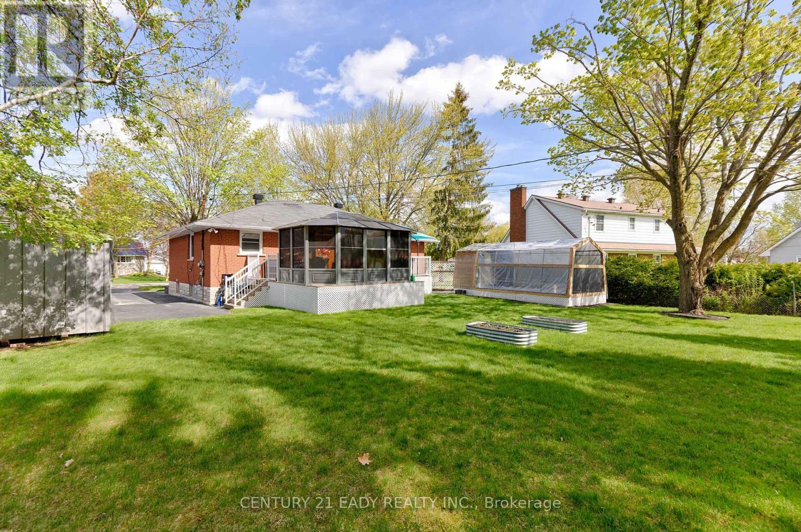 Photo de la propriété: 201 Wade Avenue ON K7V 2N3