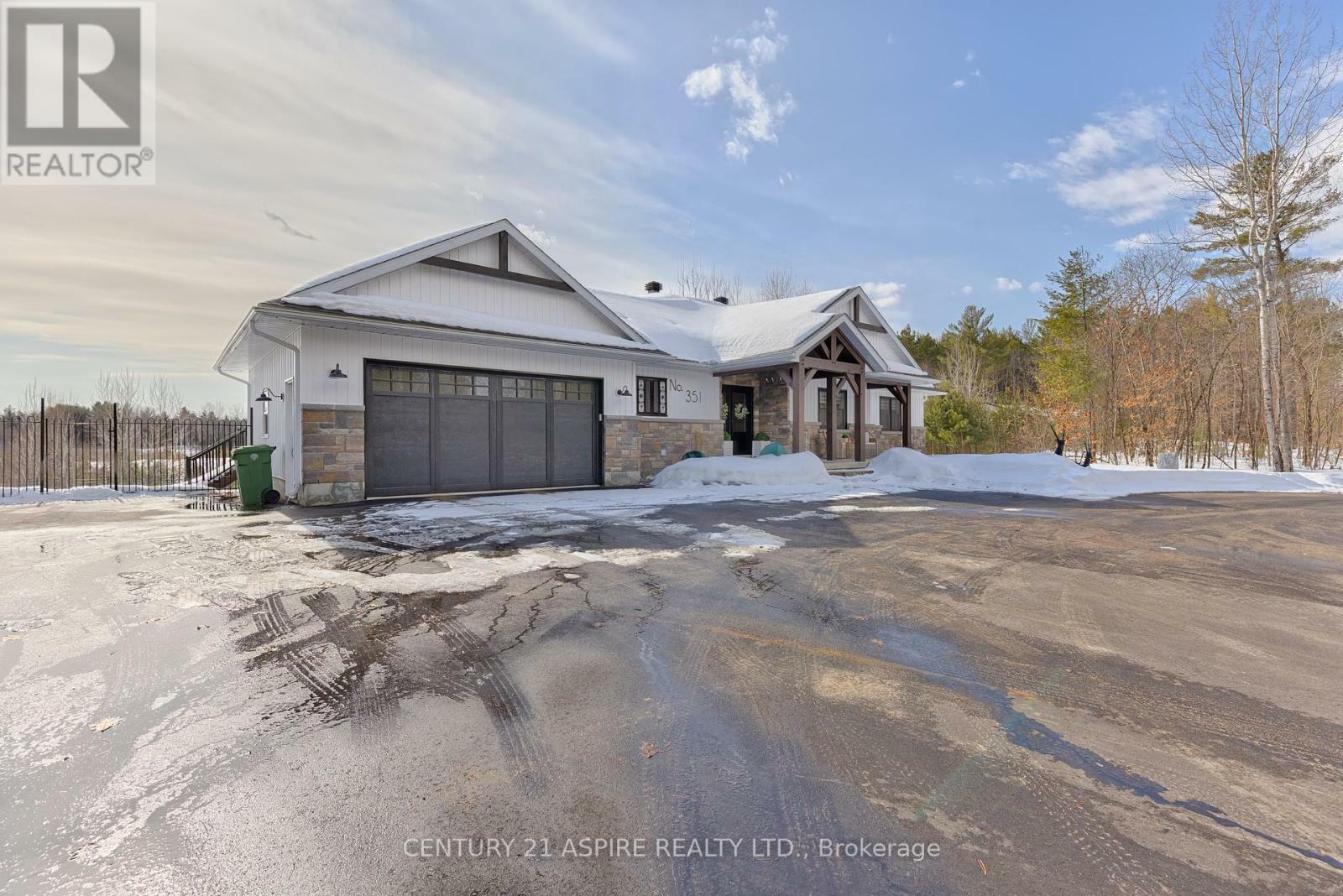 Photo de la propriété:  351 Rantz Road  ON K8H 2W8 