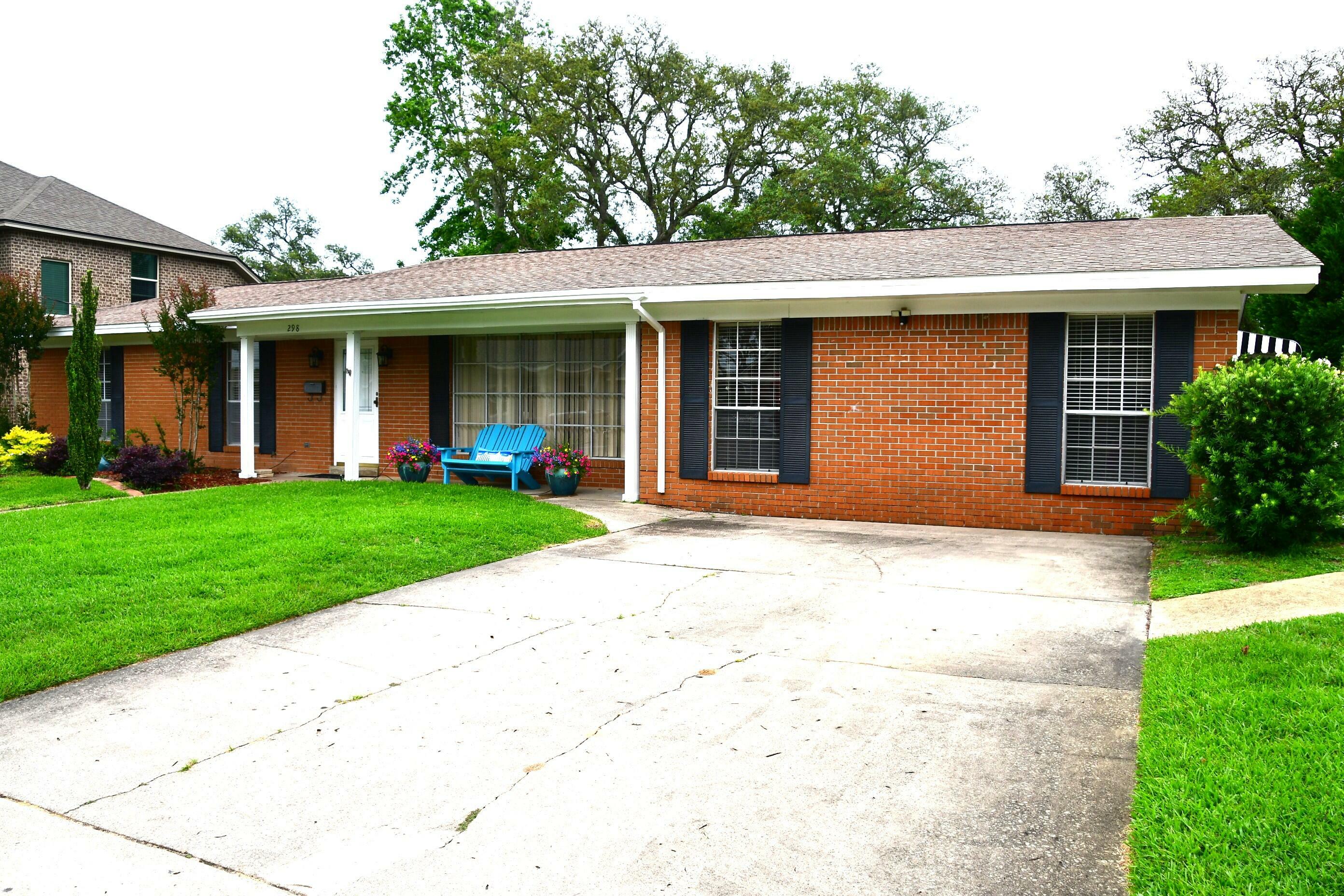 Property Photo: 298 NW Briarwood Circle FL 32548