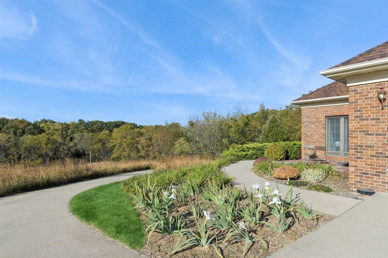 Property Photo: 4691 Running Deer Woods NE IA 52240