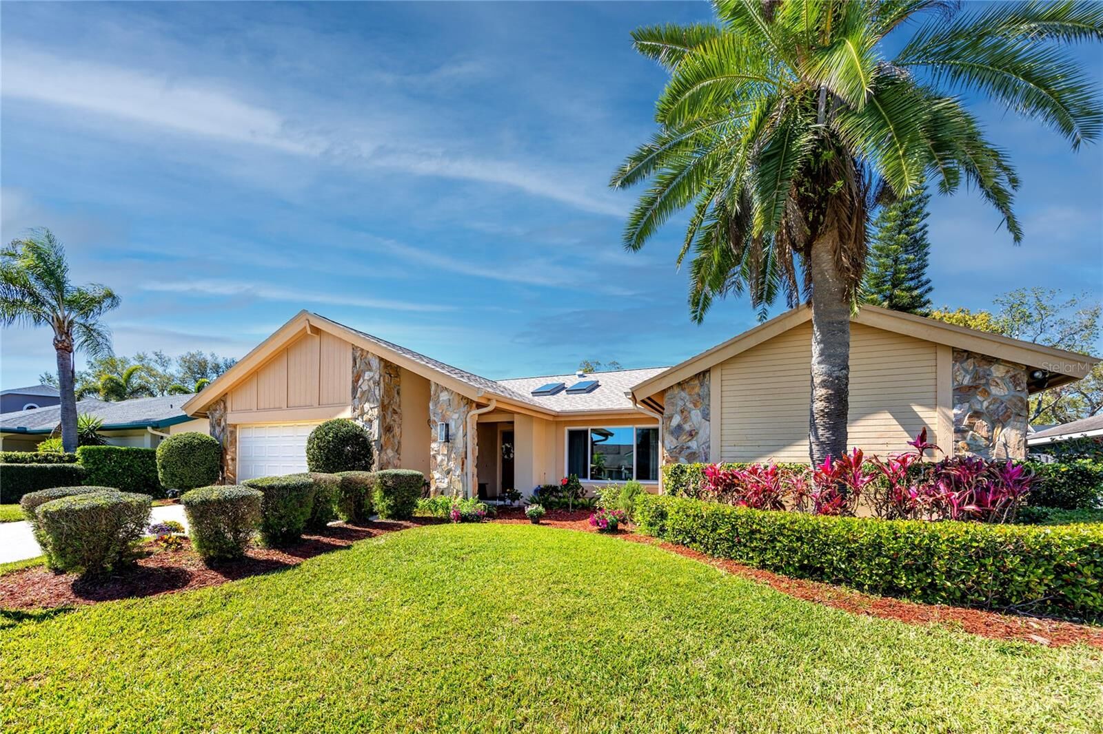 Property Photo: 1456 Ridge Top Way FL 33765