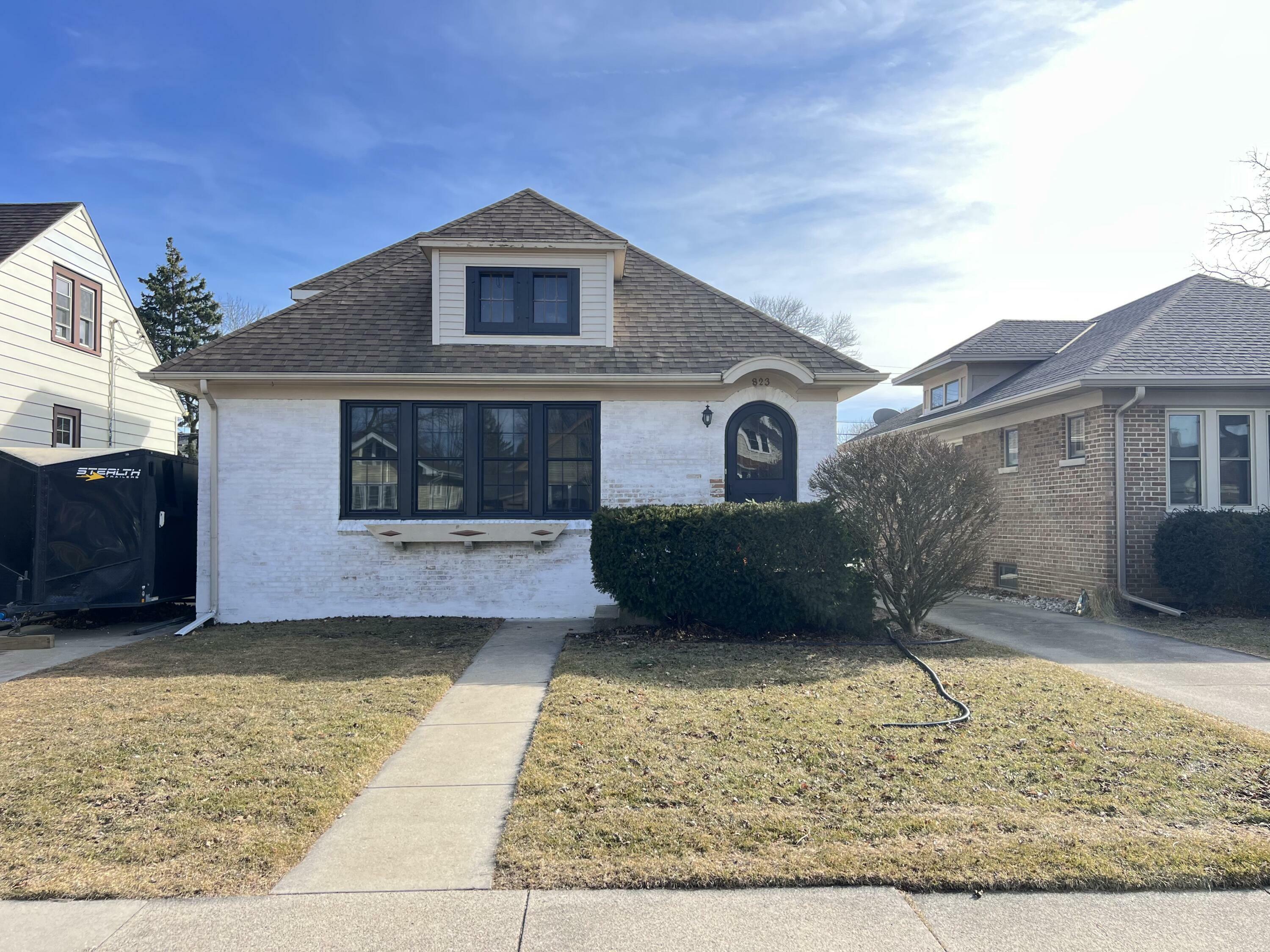 Property Photo: 823 William St WI 53402