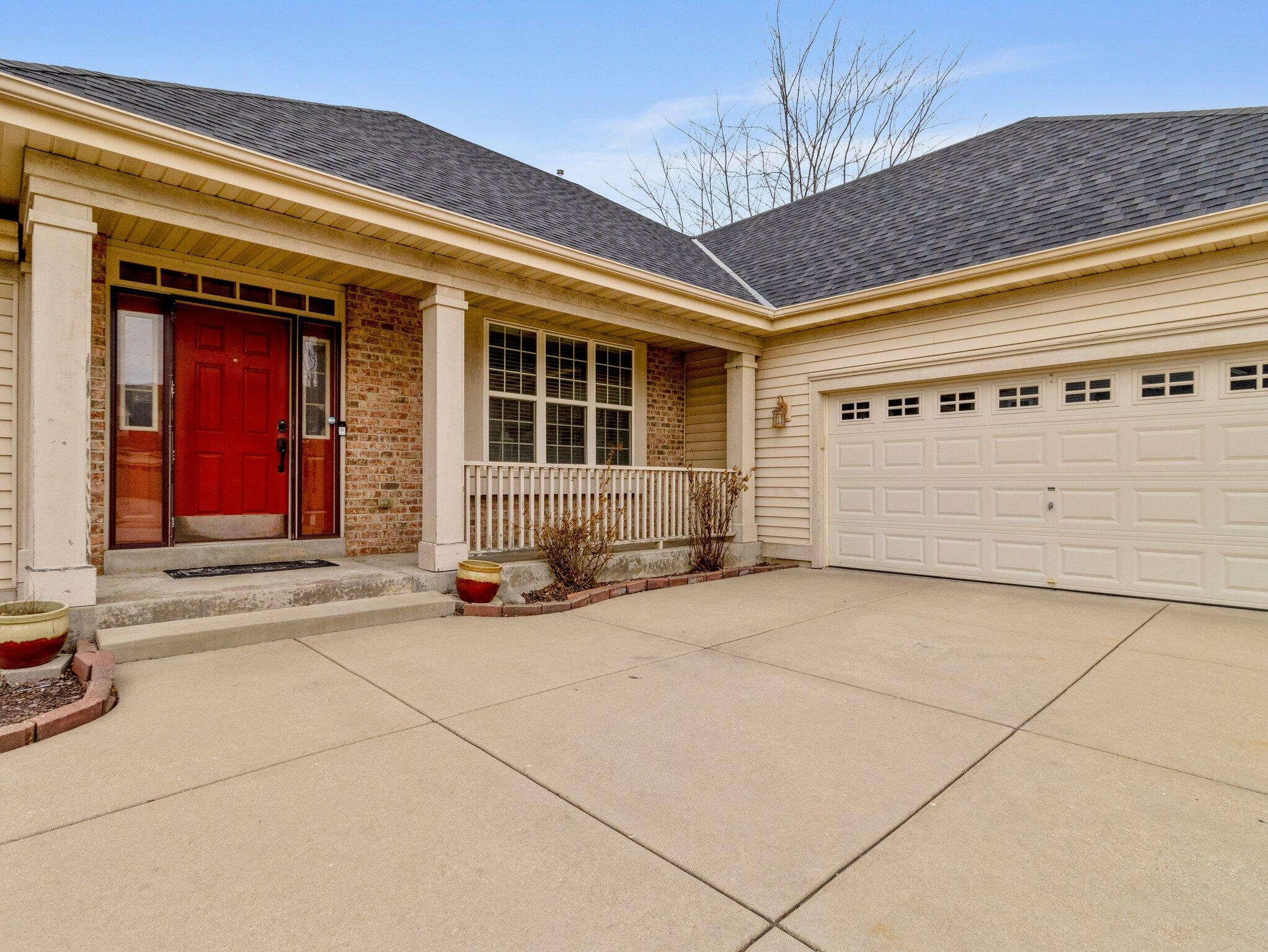 Property Photo: 3838 E Stargrass Ln WI 53154