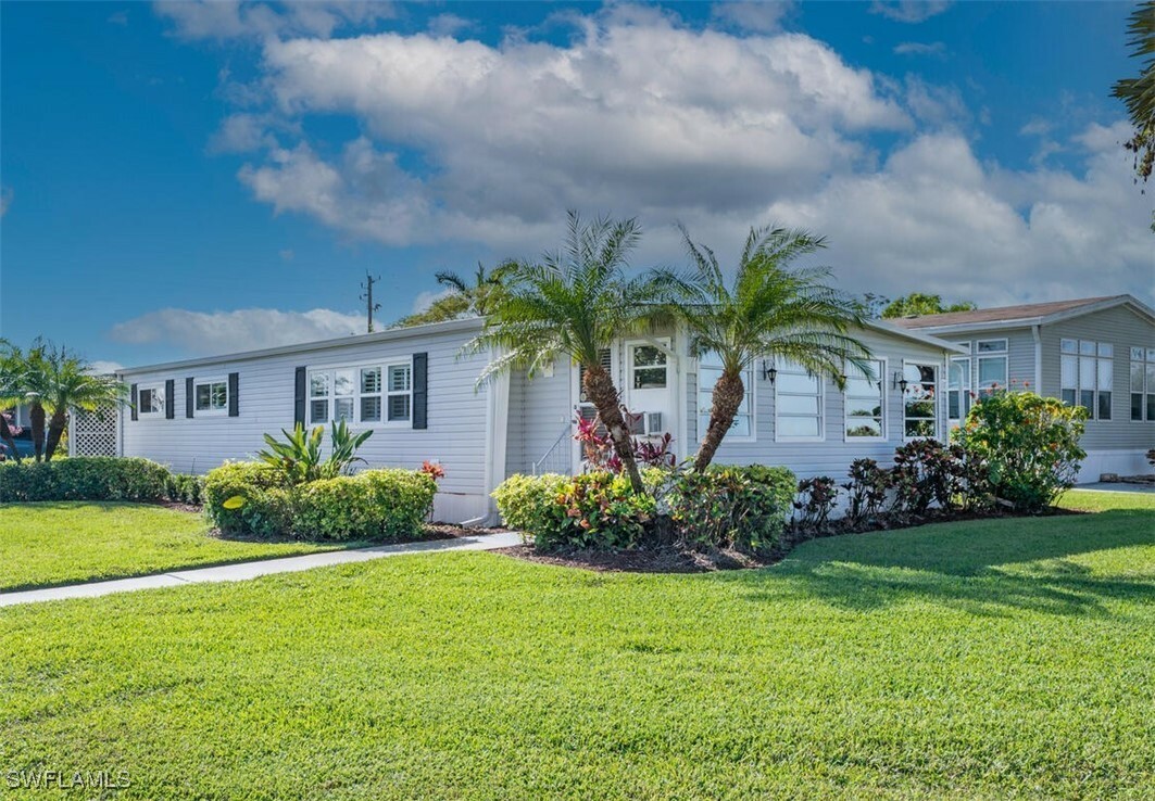 Property Photo: 523 Charlemagne Boulevard FL 34112