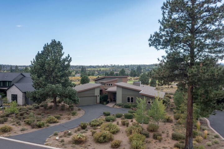 Property Photo:  61649 Hosmer Lake Drive Drive  OR 97702 