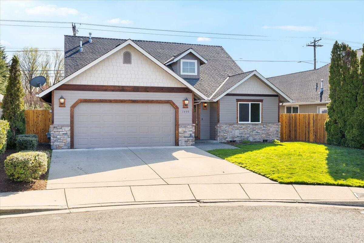 Property Photo: 1499 SW David Drive OR 97527
